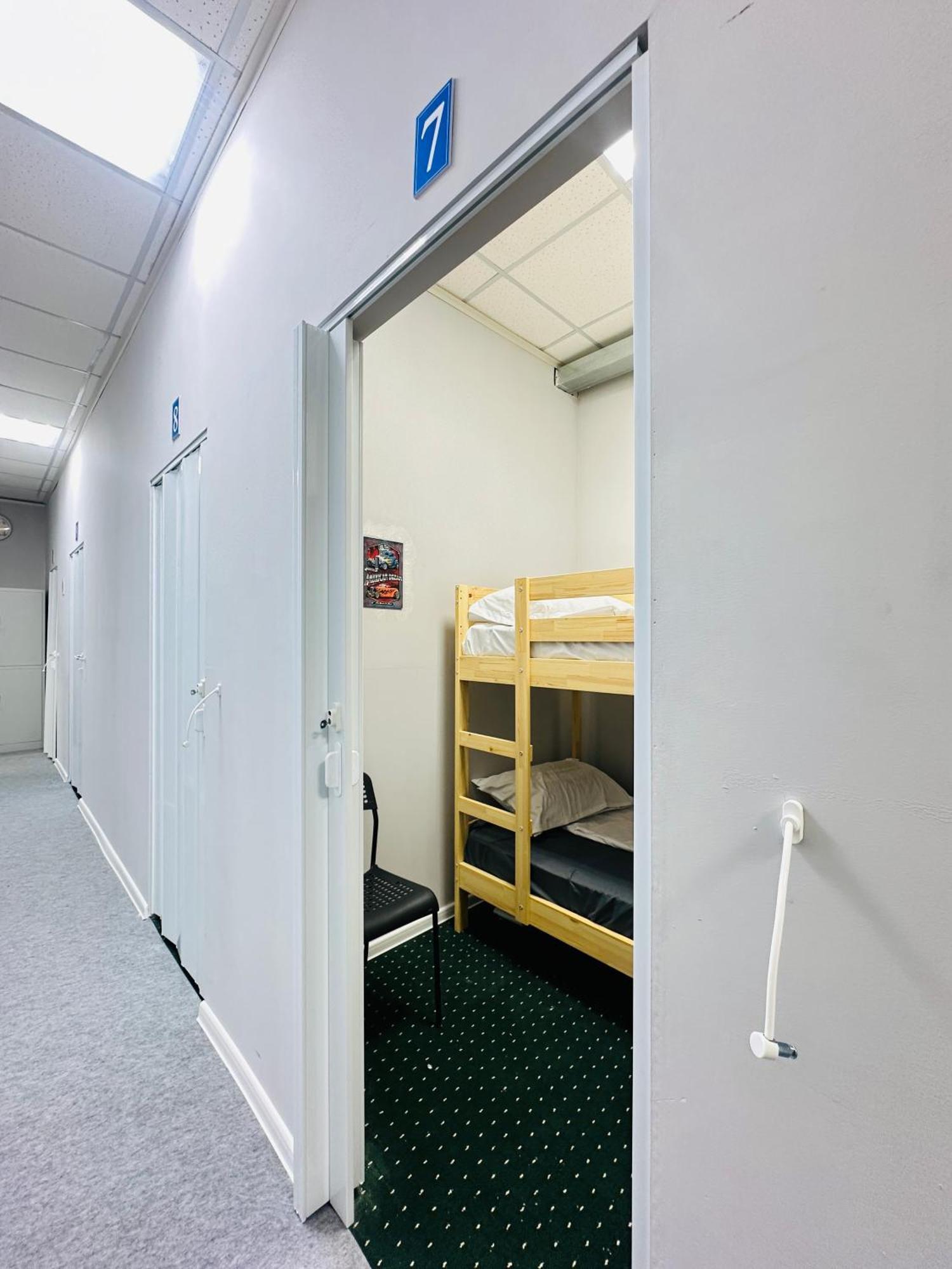 אלמטי Center Capsule Hotel מראה חיצוני תמונה