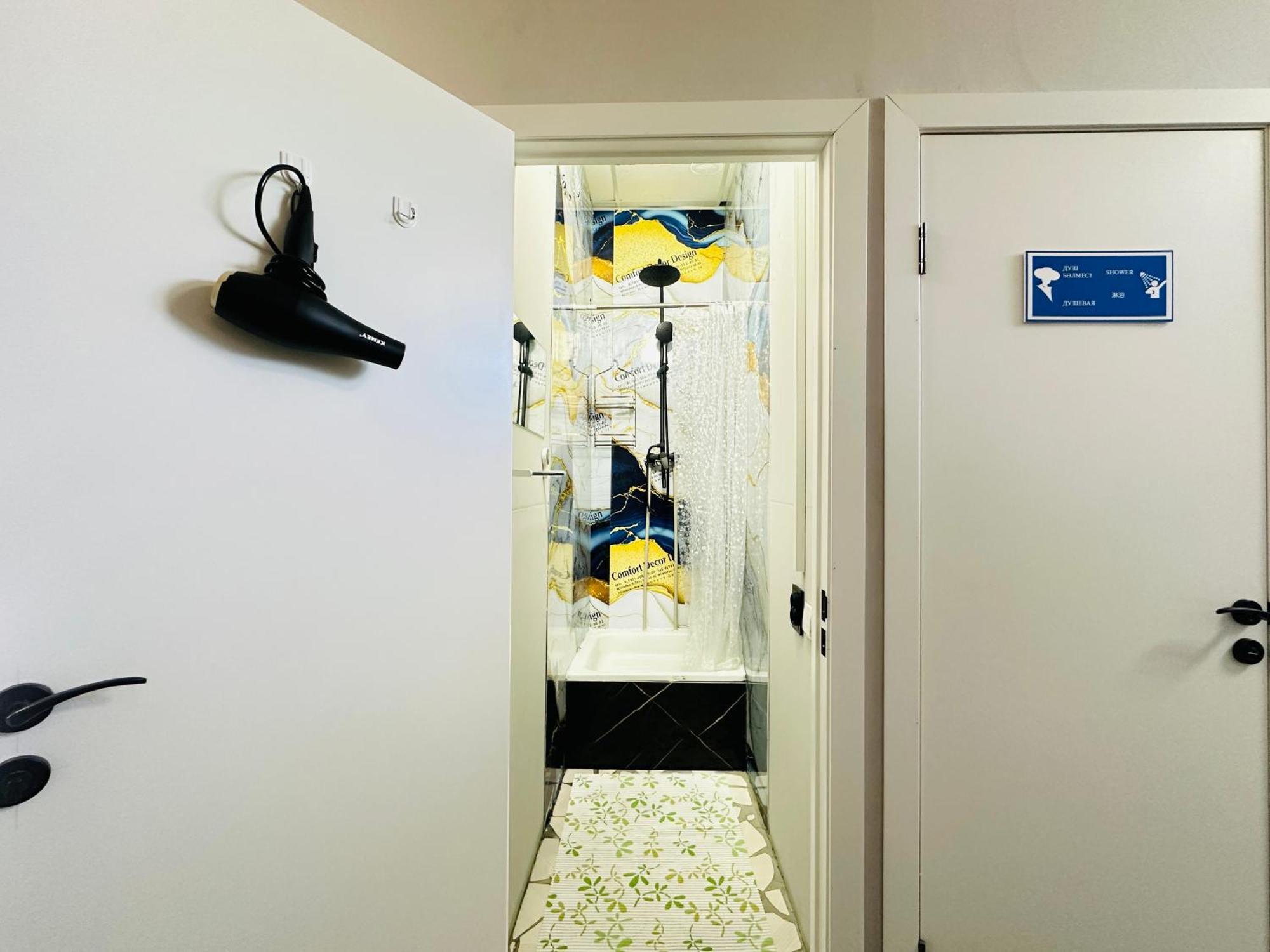 אלמטי Center Capsule Hotel מראה חיצוני תמונה